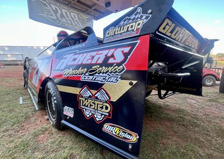 Mario Gresham competes in World of Outlaws weekend at Talladega Short Track