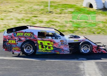 Nick O'Neil kicks off 2025 with runner-up Modified finish at Tucson Speedway