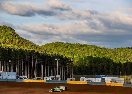 Ramriez competes in The Big Deal main event at Mississippi Thunder Speedway