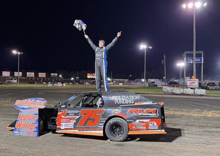 Daniel Adam triumphs at Farmer City Raceway for first-career UMP Modified victor