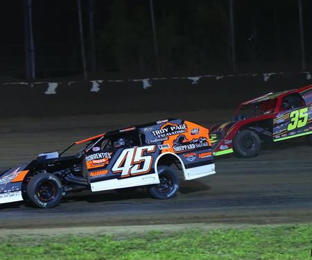 Kyle Hammer races at Fairbury Speedway for Hell Tour stop