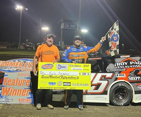 Kyle Hammer takes Farmer City checkered flag