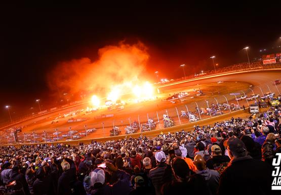 Fans sell out The Dirt Track at Charlotte for World of Outlaws World Finals action!