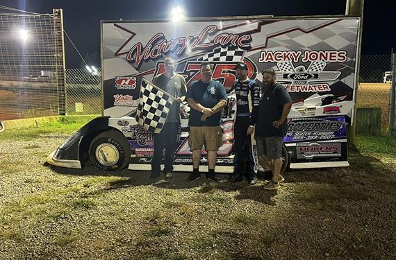 Henderson pilots Rusty Webb No. 22 to first victory of 2023 at I-75 Raceway