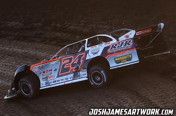 Fourth-place finish in DIRTcar Fall Nationals at Lincoln Speedway
