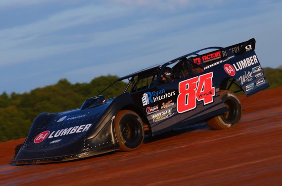 Wylie competes with Castrol Flo Racing Night in America event at Lernerville