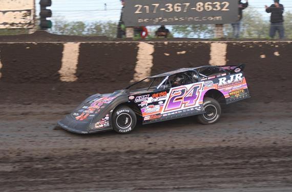 Unzicker battles with LOLMDS at Farmer City and Fairbury