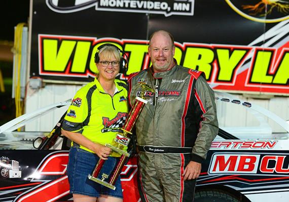 Matt Gilbertson grabs checkered flag at Fiesta City Speedway