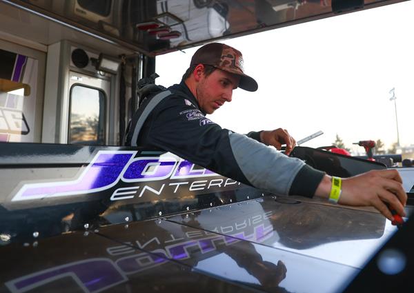 Oakley Johns tackles first week of DIRTcar Summer Nationals Hell Tour