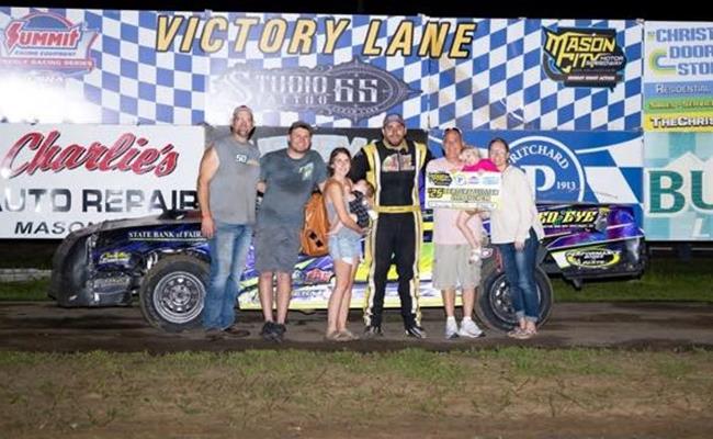 Hollatz, Price, DuPont and More Visit Winner's Circle