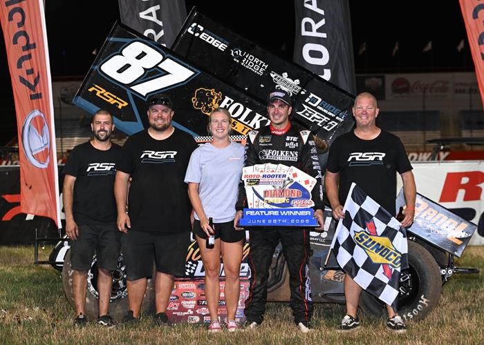 THE DIAMOND DELIVERS: Aaron Reutzel Edges Tanner Thorson in Final Corner to Start Lucas Oil's Diamond Classic on Top