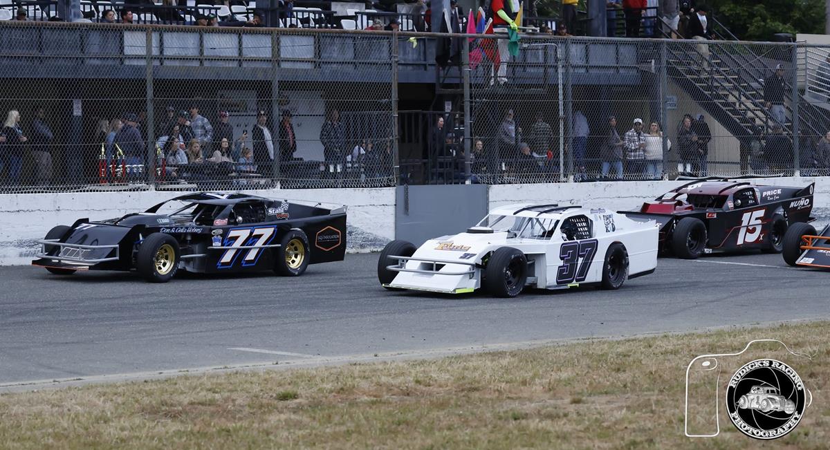 Upstate Modifieds And Bombers Visit Redwood Acres Raceway Saturday