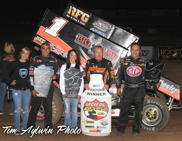 Thursday night&#39;s Lucas Oil ASCS presented by K&amp;N Filters National winner Sammy Swindell is joined by runner-up Johnny Herrera (left) and third-place Donny Schatz (right) after topping the opening night of the 44th Annual Kronik Energy Drink Western Wold Championships at Tucson&#39;s USA Raceway. (Tim Aylwin photo)
