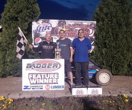 "Ray repeats at Angell Park"    "Probst captures The Badger State Midget Showdown Crown”