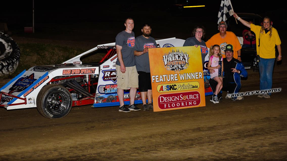 Cordon, Gilbert fly Valley Speedway checkers