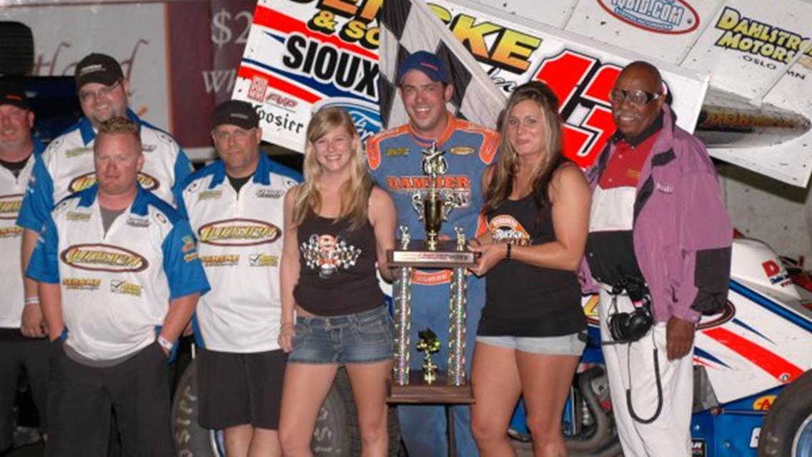 Mark and crew in victory lane at Huset&#39;s