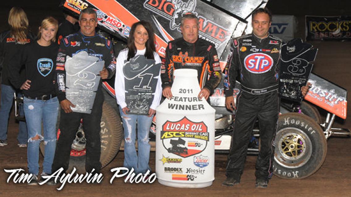 Thursday night&#39;s Lucas Oil ASCS presented by K&amp;N Filters National winner Sammy Swindell is joined by runner-up Johnny Herrera (left) and third-place Donny Schatz (right) after topping the opening night of the 44th Annual Kronik Energy Drink Western Wold Championships at Tucson&#39;s USA Raceway. (Tim Aylwin photo)