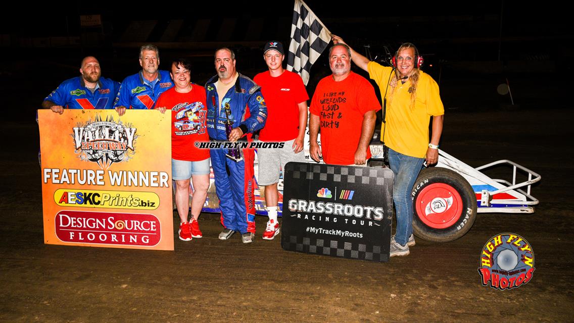 Richards holds off Smith at Valley Speedway