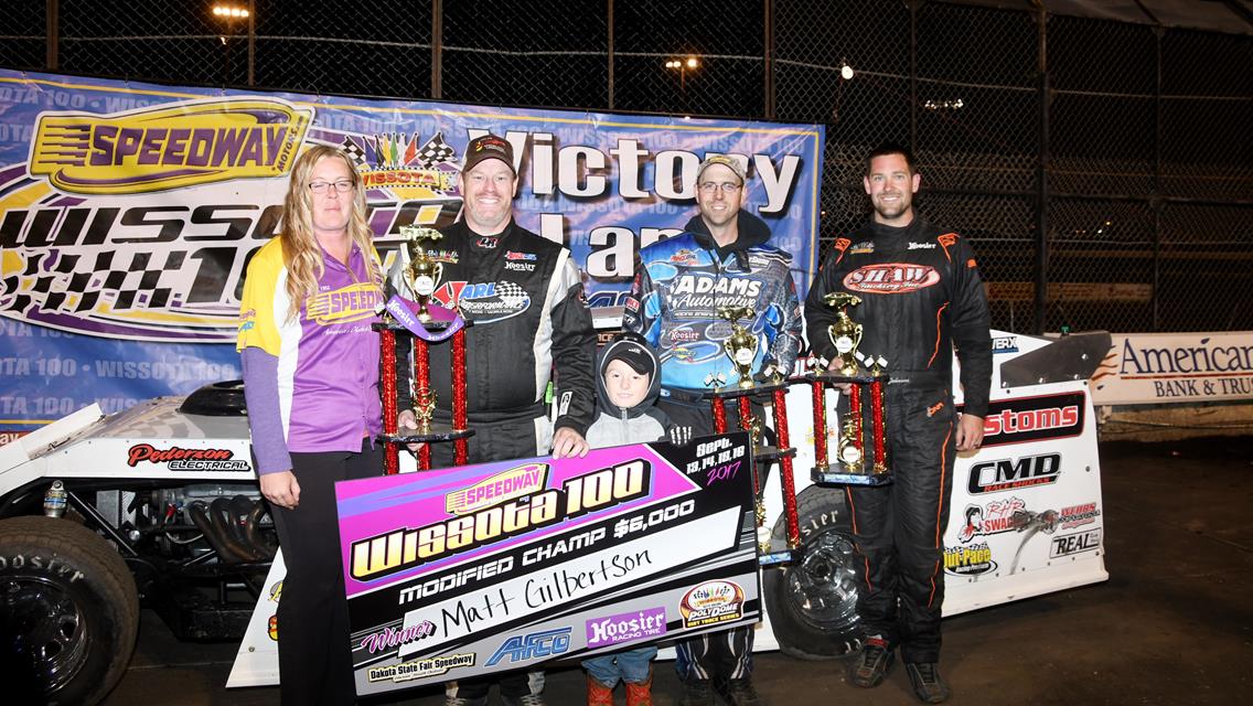 Gilbertson grabs late lead, Modified feature at 100