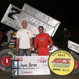 Jayme Barnes topped Saturday night&amp;#39;s season-ending ASCS Northwest main event at Yakima&amp;#39;s State Fair Raceway. (Stacy Verrall photo)