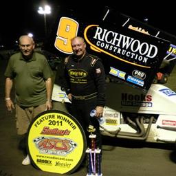 Gary Wright kicked off the Smiley&amp;#39;s Racing Products ASCS Gulf South Region &amp;quot;Memorial Day Classic&amp;quot; weekend triple by winning Friday night&amp;#39;s 25-lap feature at Golden Triangle Raceway Park in Beaumont, TX. (ASCS Gulf South photo)