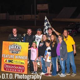 GILBERT BREAKS THROUGH FOR OUTLAW MIDGET WIN AT VALLEY