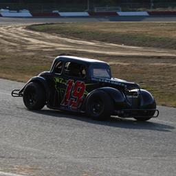 White Dominates, Wins NorCal Legends Feature