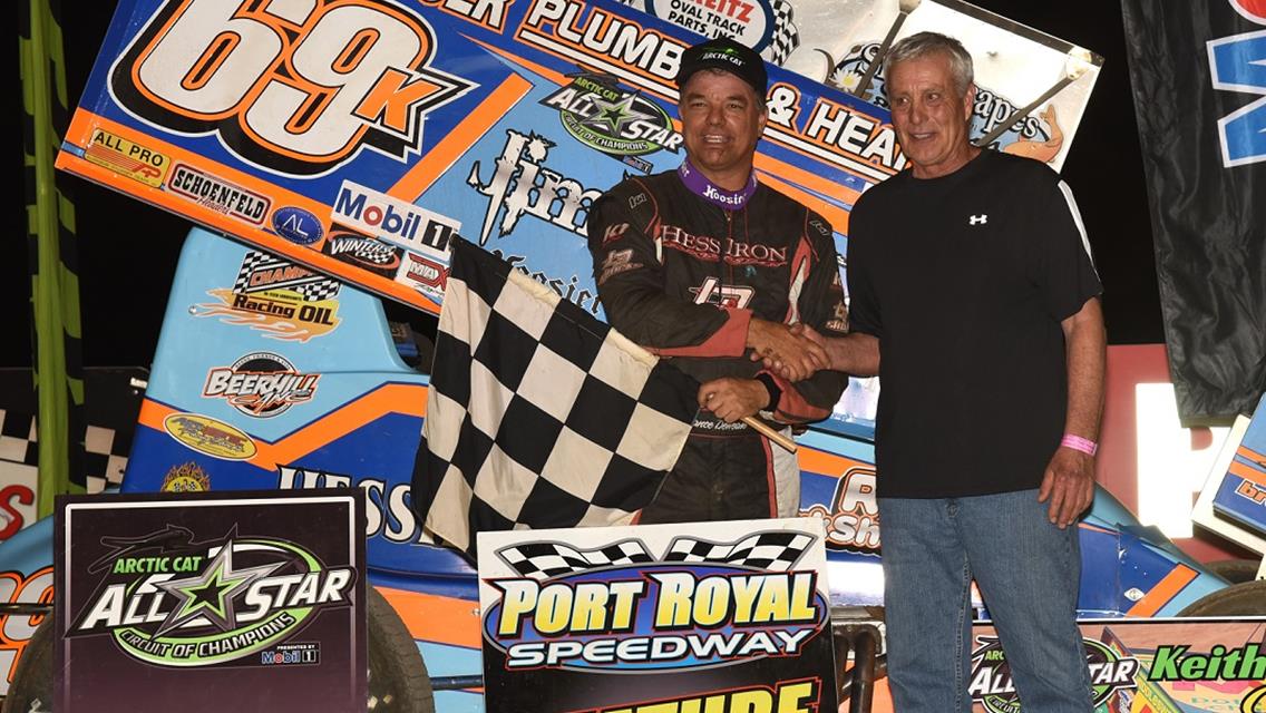 Lance Dewease outruns Aaron Reutzel during Keith Kauffman Classic for fifth consecutive Port Royal All Star victory